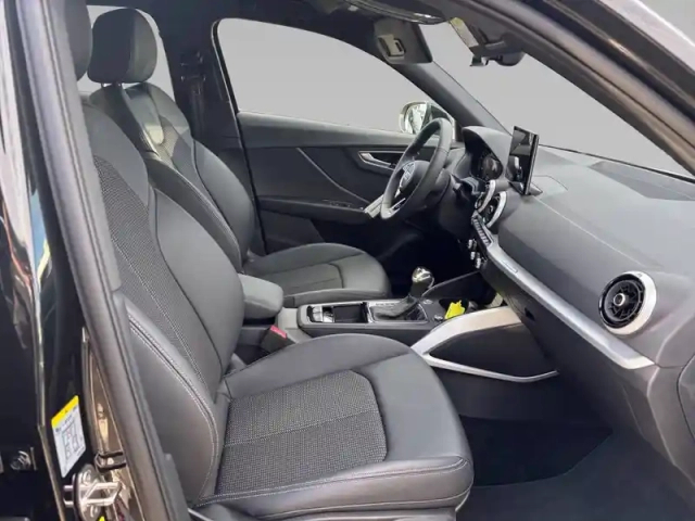Audi Q2 35 tfsi 150 s tronic 7 — photo 15