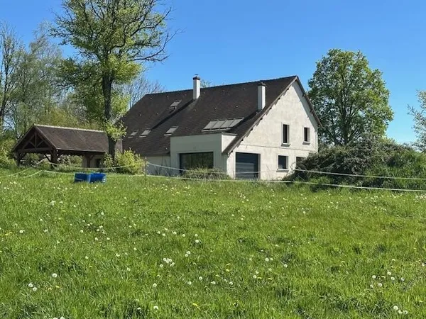 Maison 300 m² sur 14 879 m²