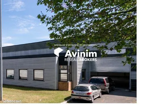 Local 596 m² Le Bourget