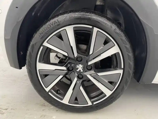 Peugeot 208 puretech 100 s&amp;s eat8 — photo 19