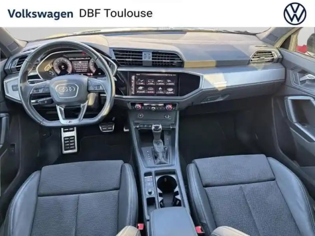 Audi Q3 35 tfsi 150 ch s tronic 7 s line — photo 9