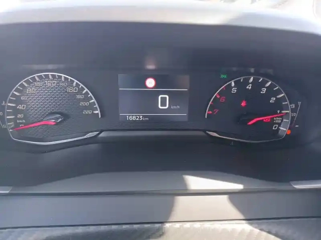 Peugeot 208 puretech 75 s&amp;s bvm5 — photo 12