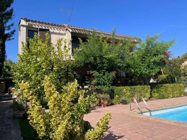 Maison 8 pièces 210 m²