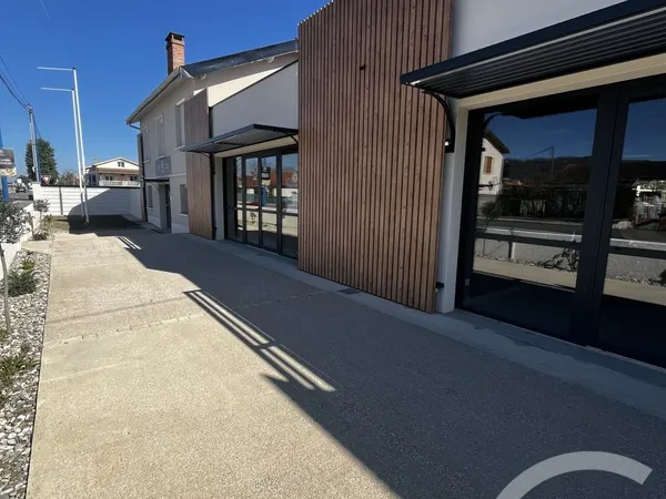 Local 1 pièce 80 m²