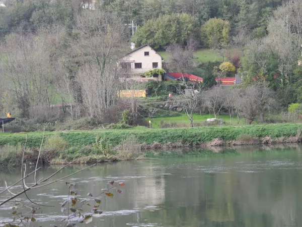 Maison avec gîte au bord du doubs et veloroute 6