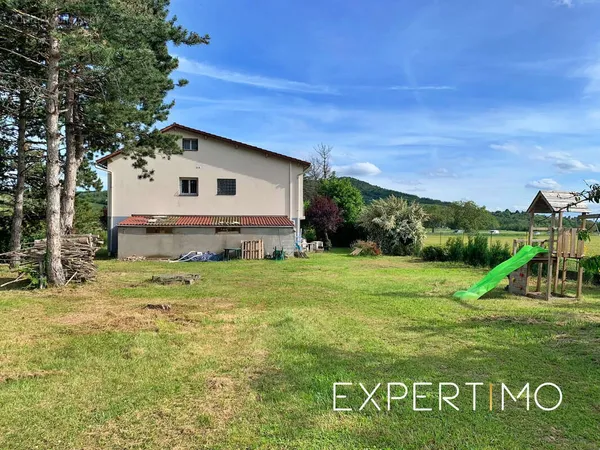 Maison familiale sans voisin 209 m2 à mur-sur-allier terrain 3595 m2