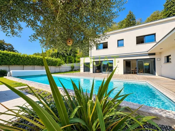 RUY VILLA 273 m2 PISCINE