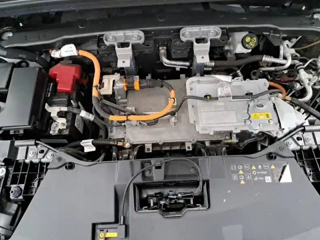 Renault Megane e-tech ev60 220 ch super charge — photo 14
