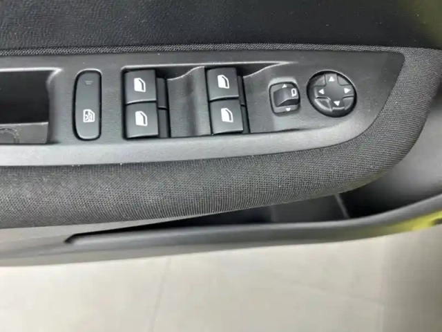 Peugeot 208 puretech 75 s&amp;s bvm5 — photo 15
