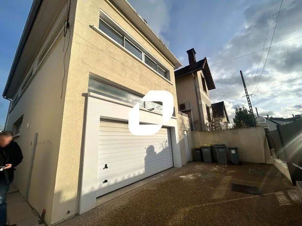 Bureaux 611 m²