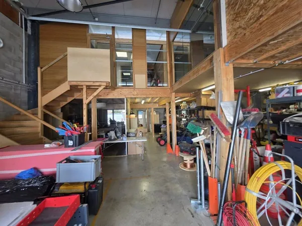 Local d'activité 210 m²