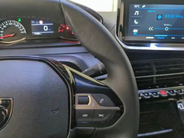 Peugeot 208 puretech 100 s&amp;s bvm6 — photo 18