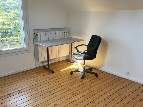 Loue chambre dans maison