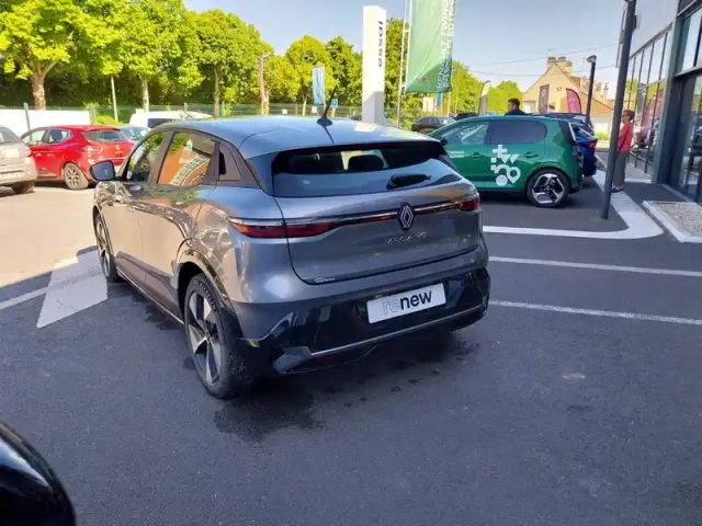 Renault Megane e-tech ev40 130ch standard charge — photo 3