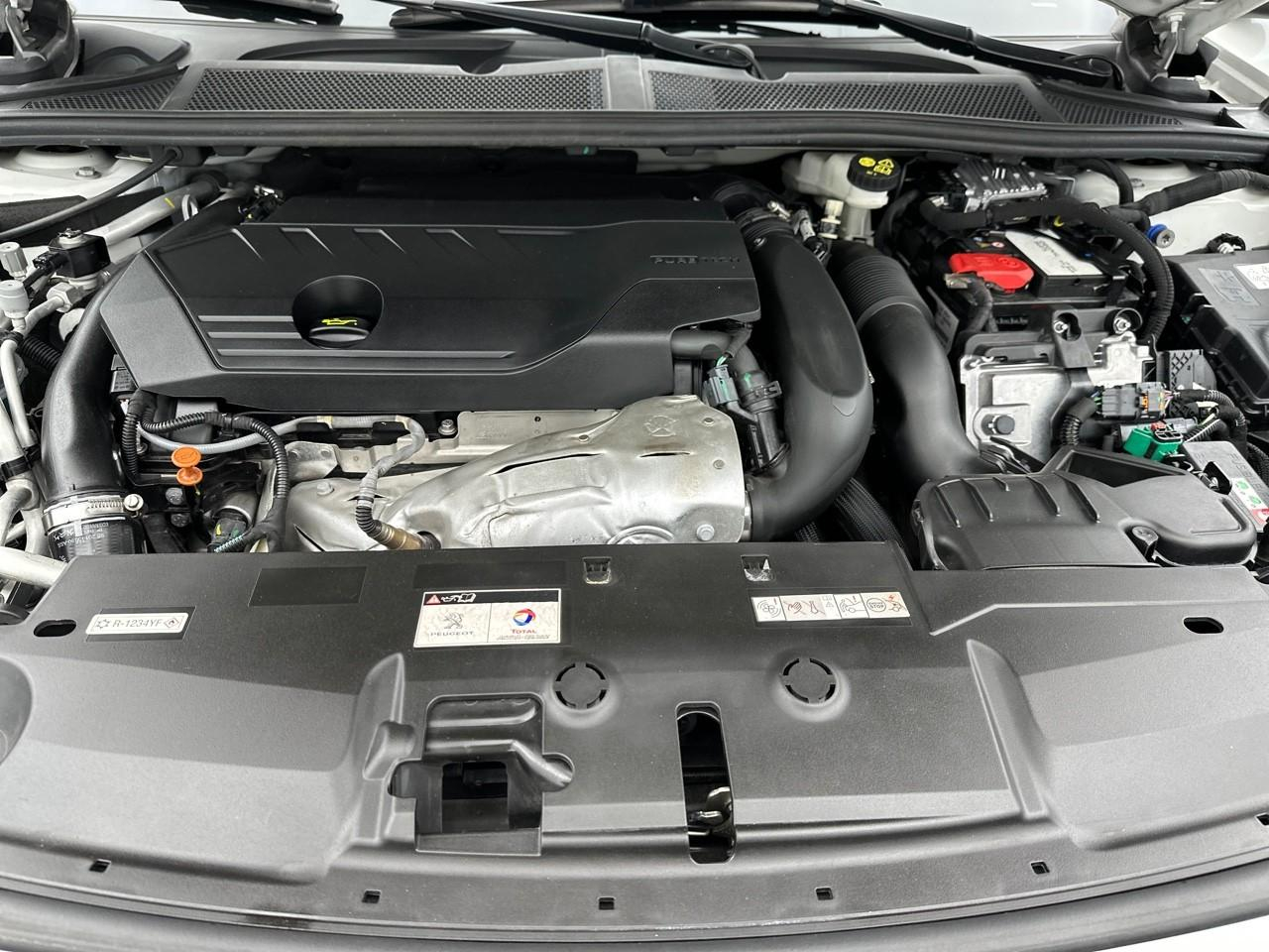 Peugeot 308 sw phev 180 e-eat8 gt — photo 13