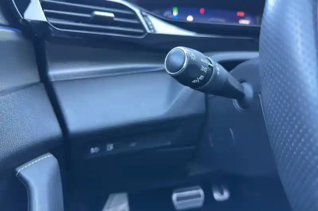 Peugeot 308 phev 180 e-eat8 — photo 23