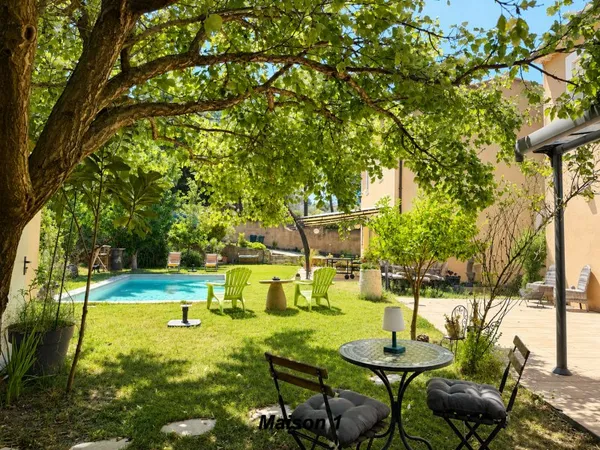 Maison 10 pièces 270 m²
