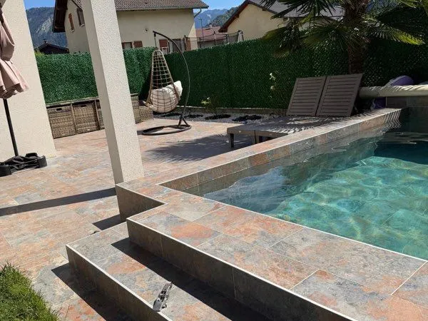 Maison T5 mitoyenne avec piscine