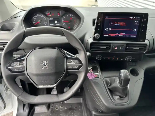 Peugeot Partner 1.5l 100ch asphalt standard 10 — photo 11