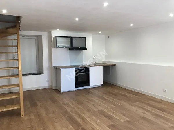 A LOUER - APPARTEMENT T3 EN DUPLEX - CENTRE VILLE DE LOCMINE