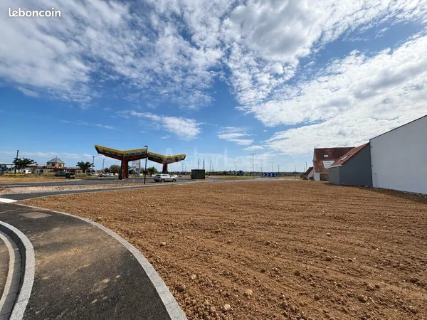 Local commercial 636 m²