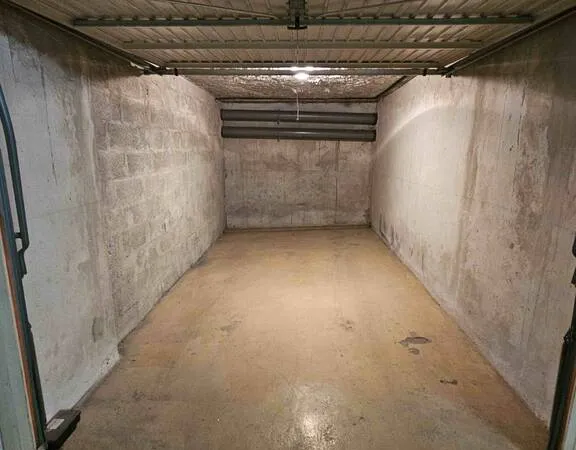 Garage/Parking