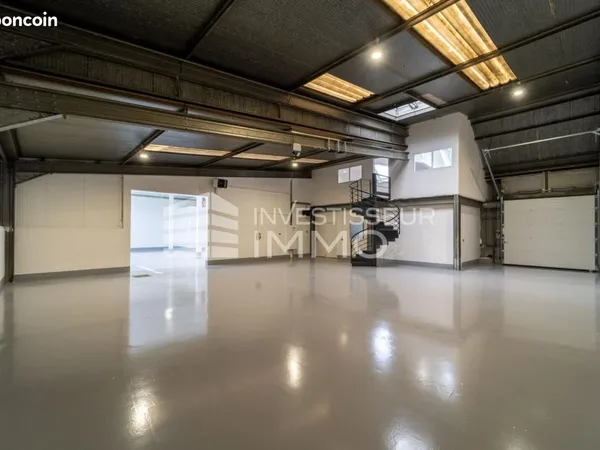 Local bureaux 215 m²