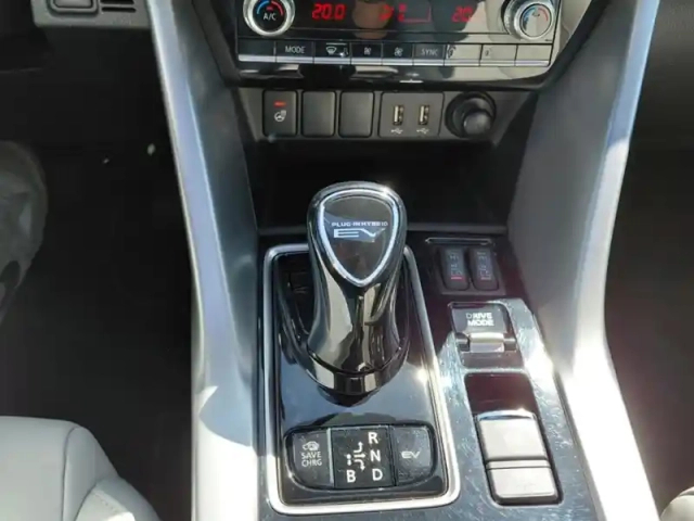 Mitsubishi Eclipse top hybrid 4wd instyle — photo 12