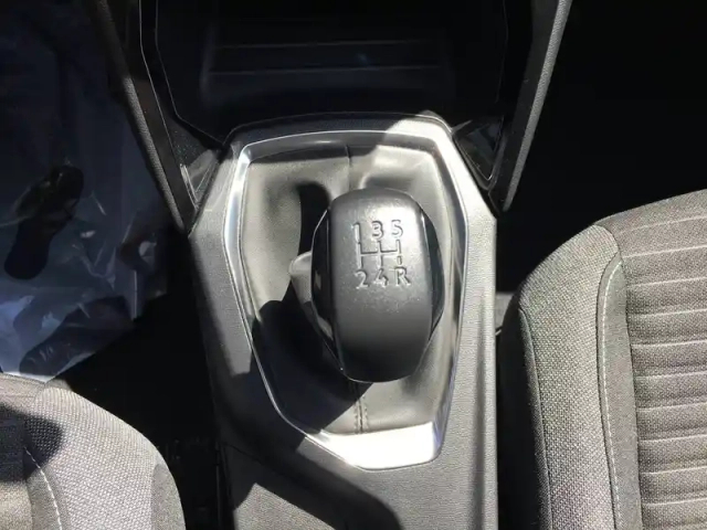 Peugeot 208 puretech 75 s&amp;s bvm5 — photo 21