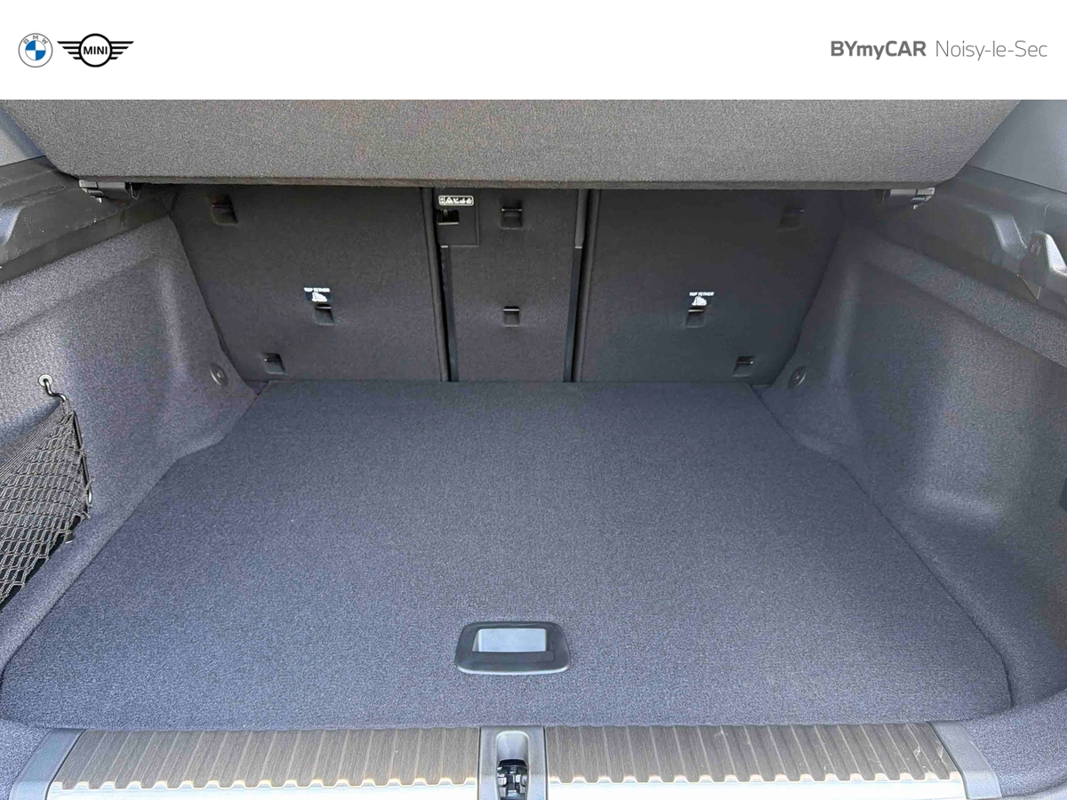 BMW iX3 50 xDrive — photo 13