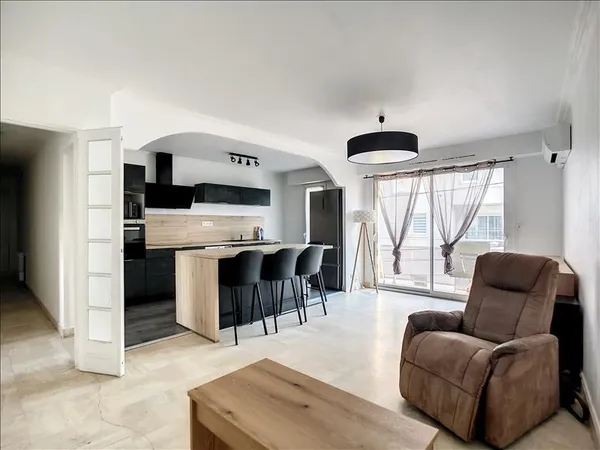 Appartement - 2ème étage - 69.75m2 - 3 pièces - Meublé