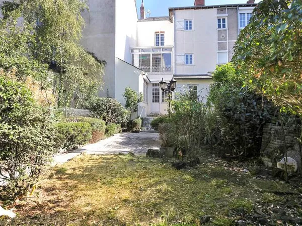 Maison 10 pièces 234 m²