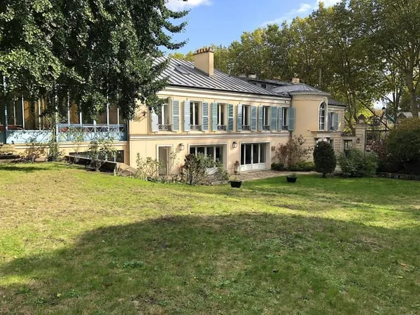 Maison 20 pièces 876 m²