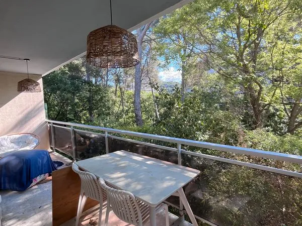 Appartement 63m2 entièrement rénové à la Tour d'Aygosi
