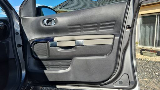 Citroen C4 Cactus 1.2 PureTech 110 - Live – 2019 – 109573 km – Essence – Boîte Manuelle — photo 30