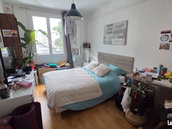 Appartement 1 pièce 100 m²