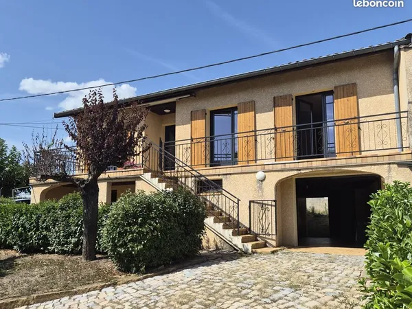 Maison 5 pièces 110 m² terrain 790 m² avec beau potentiel