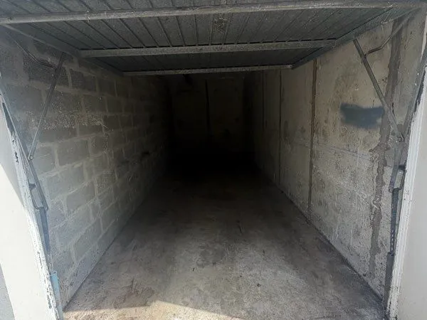 Location Garage pour voiture ou stockage résidence Genève