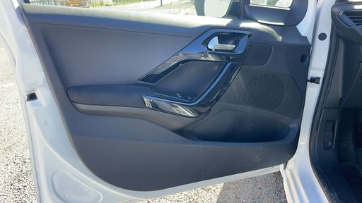 Peugeot 208 1.2 PureTech 82 - Active – 2019 – 32567 km – Essence – Boîte Manuelle — photo 48
