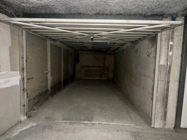 Box garage fermé à vendre