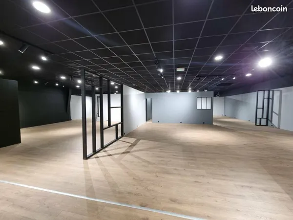 LOCAL COMMERCIAL 700 m² MALEMORT SUR CORREZE