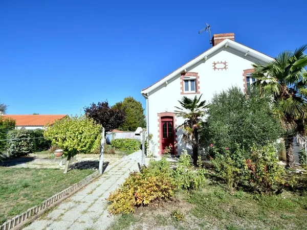 Maison 135 m² - 4 chambres - 44 m² de garages - terrain 390 m² VALLET (44)