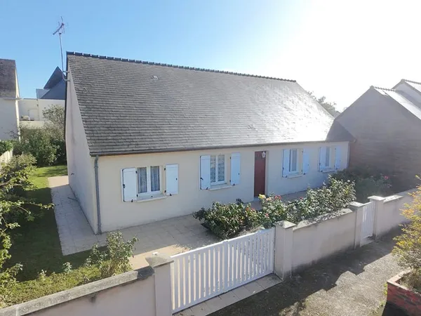 LA FLÈCHE MAISON FAMILIALE DE PLAIN-PIED.