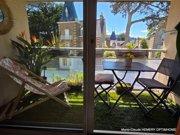 Dinard, Pointe de la Malouine. Appartement T2 traversant de 54.23 m² parfaitement rénové. 3 balcons,