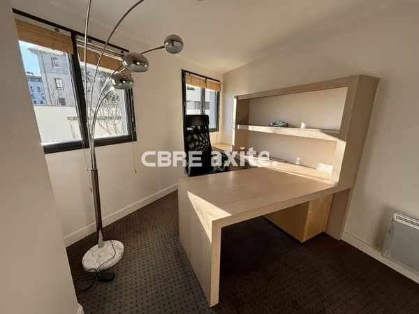 Local professionnel 173 m²