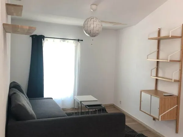 Salon de Provence - T2 meublé 45m² dernier étage, climatisé avec extérieur au coeur du centre ville 
