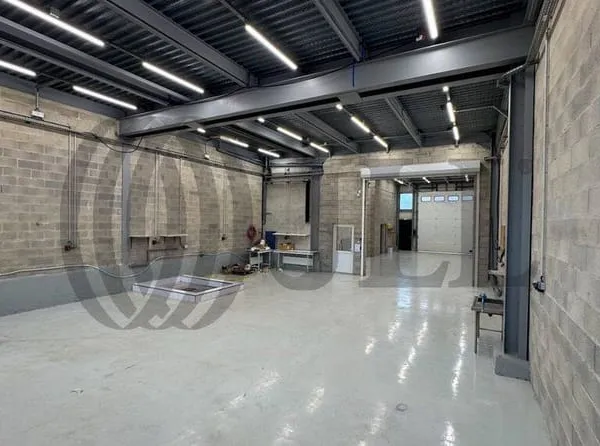 Local d'activité 492 m²