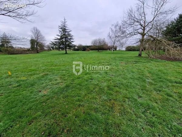 Terrain 1623 m² Cast