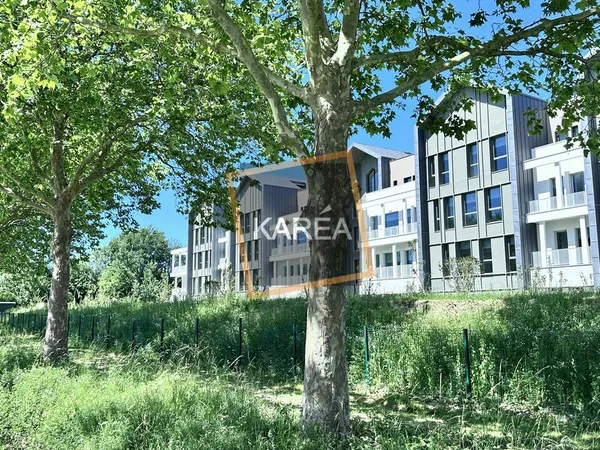 Local professionnel 94 m²
