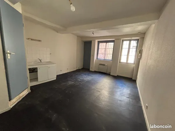 Studio à rafraîchir - Rue Battant